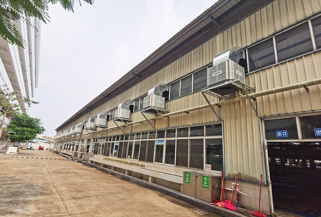 蒸發式環保空調廠房降溫設備.jpg 蒸發式環保空調廠房降溫設備.jpg