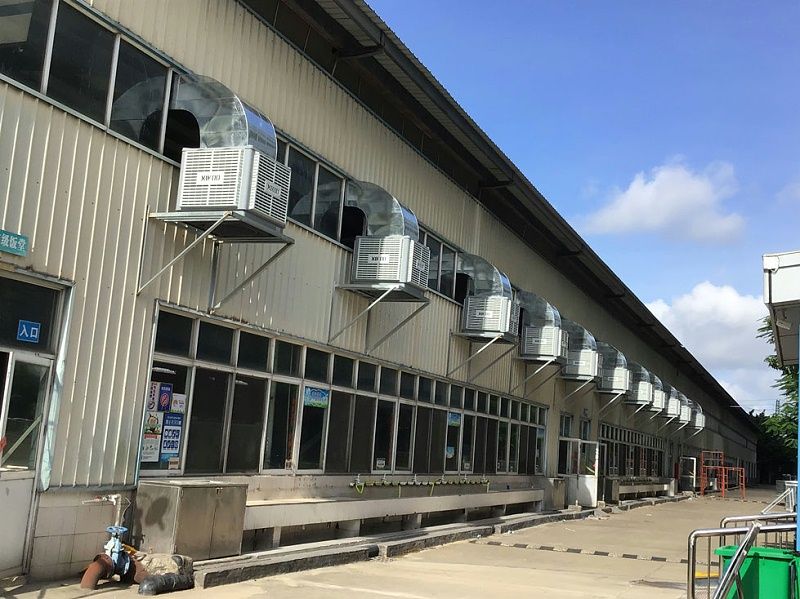 環(huán)保空調(diào)為飯?zhí)檬程猛L降溫.jpg 環(huán)??照{(diào)為飯?zhí)檬程猛L降溫.jpg